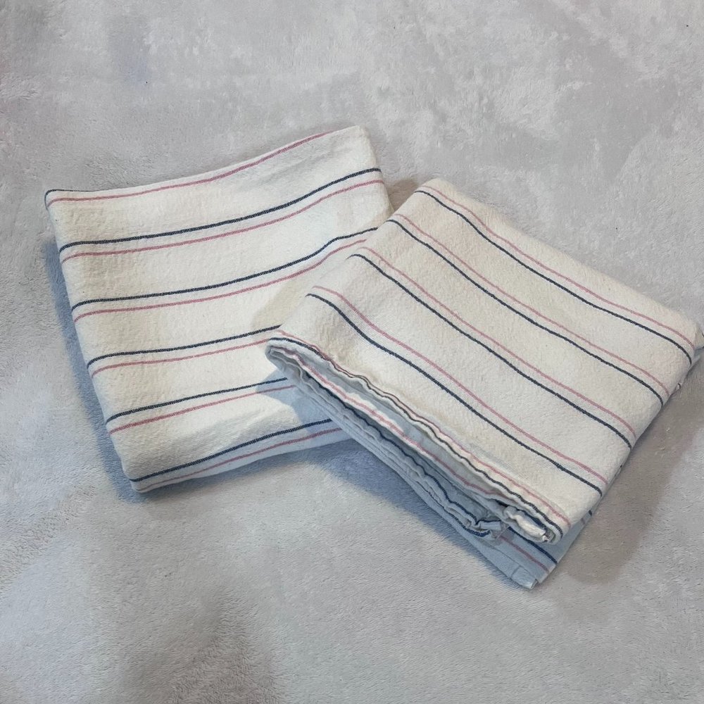 2 Comfy Baby Swaddles 30 x 32 NWT